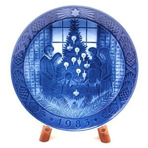 Royal Copenhagen 1983 Christmas Plate Merry Christmas Glade Jul Kai Lange Blue
